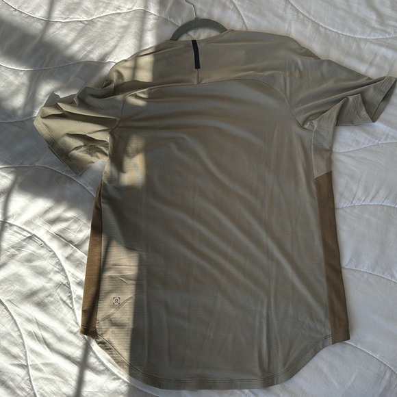 Lululemon Colorblock drop cut tee. Large. Tan and brown - Picture 2 of 2